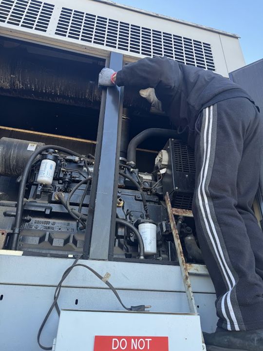 Rooftop generator enclosure